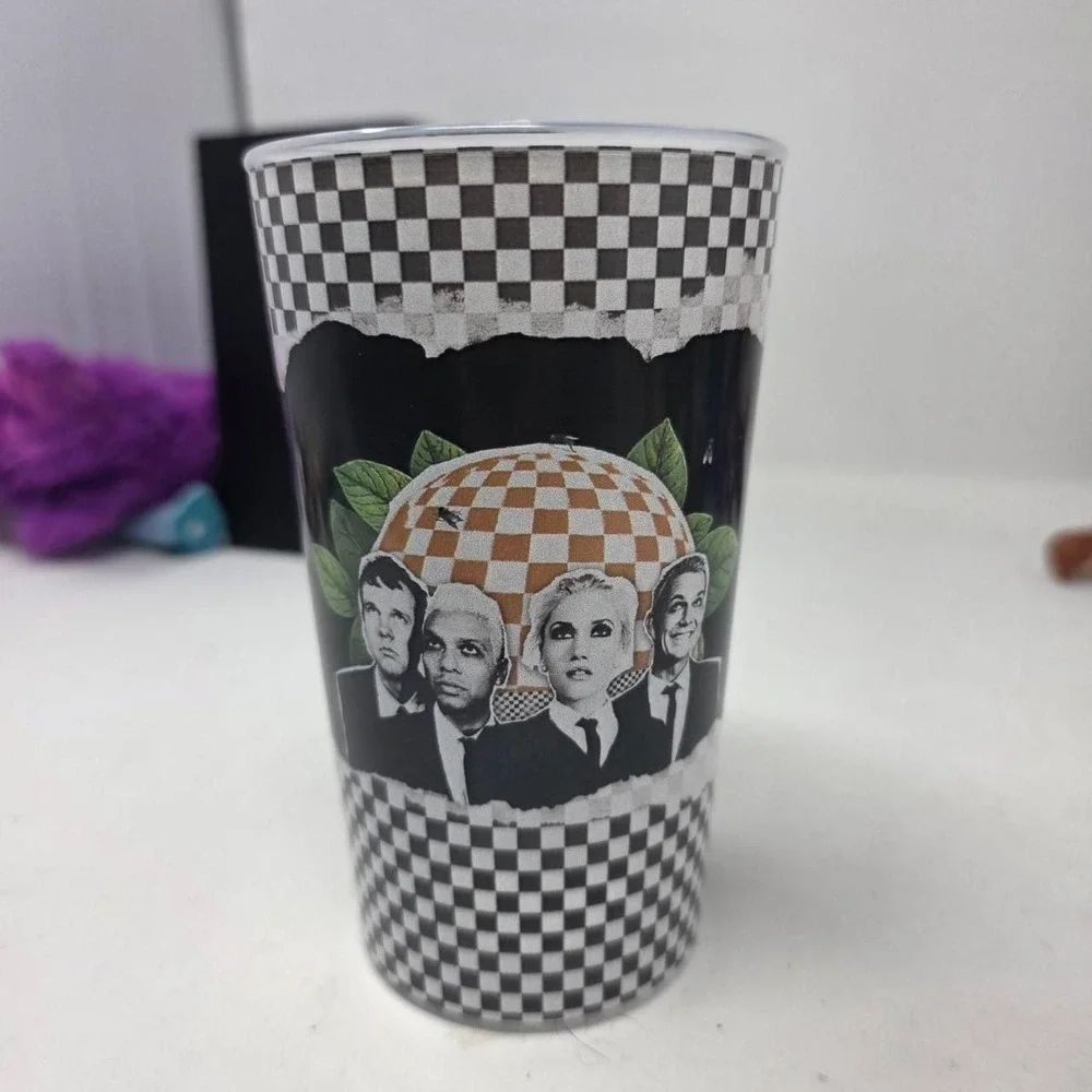 No‎ Doubt Las Vegas glass